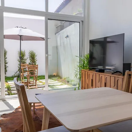 Poets Atelier Oeiras