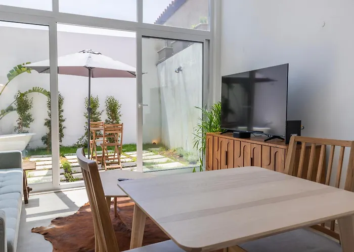 Poets Atelier Oeiras